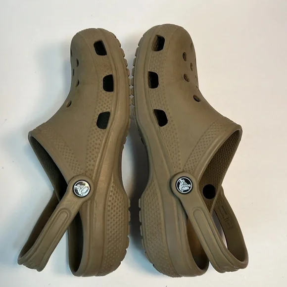CROCS Men’s size 5 in tan Sandals - Picture 3 of 9